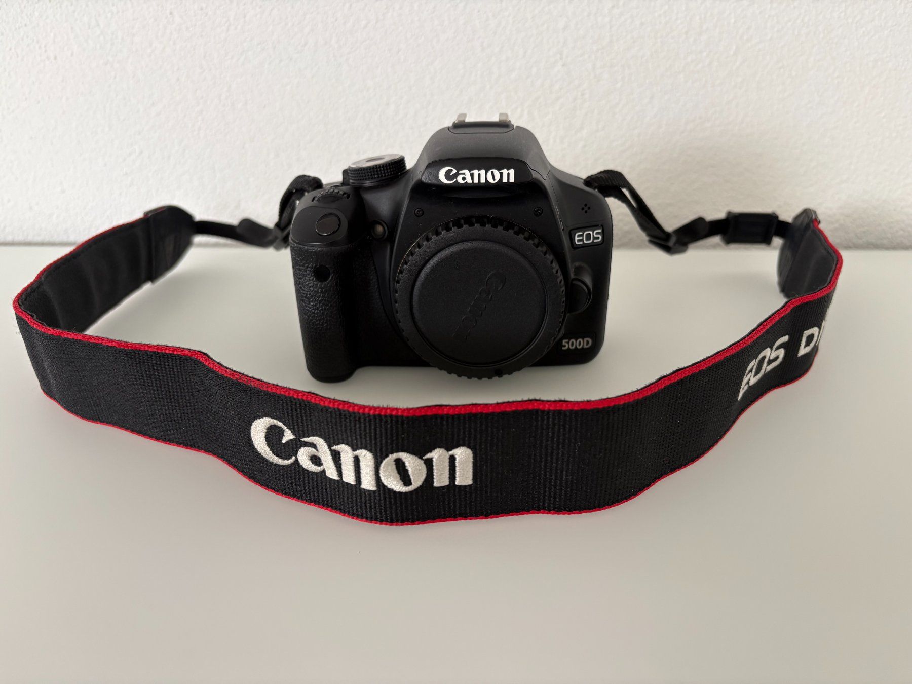 Canon Fotocamera: Canon EOS 500D  inkl. Akku und Ladegerät – Usato da Aesch LU venduto da Rovo 1