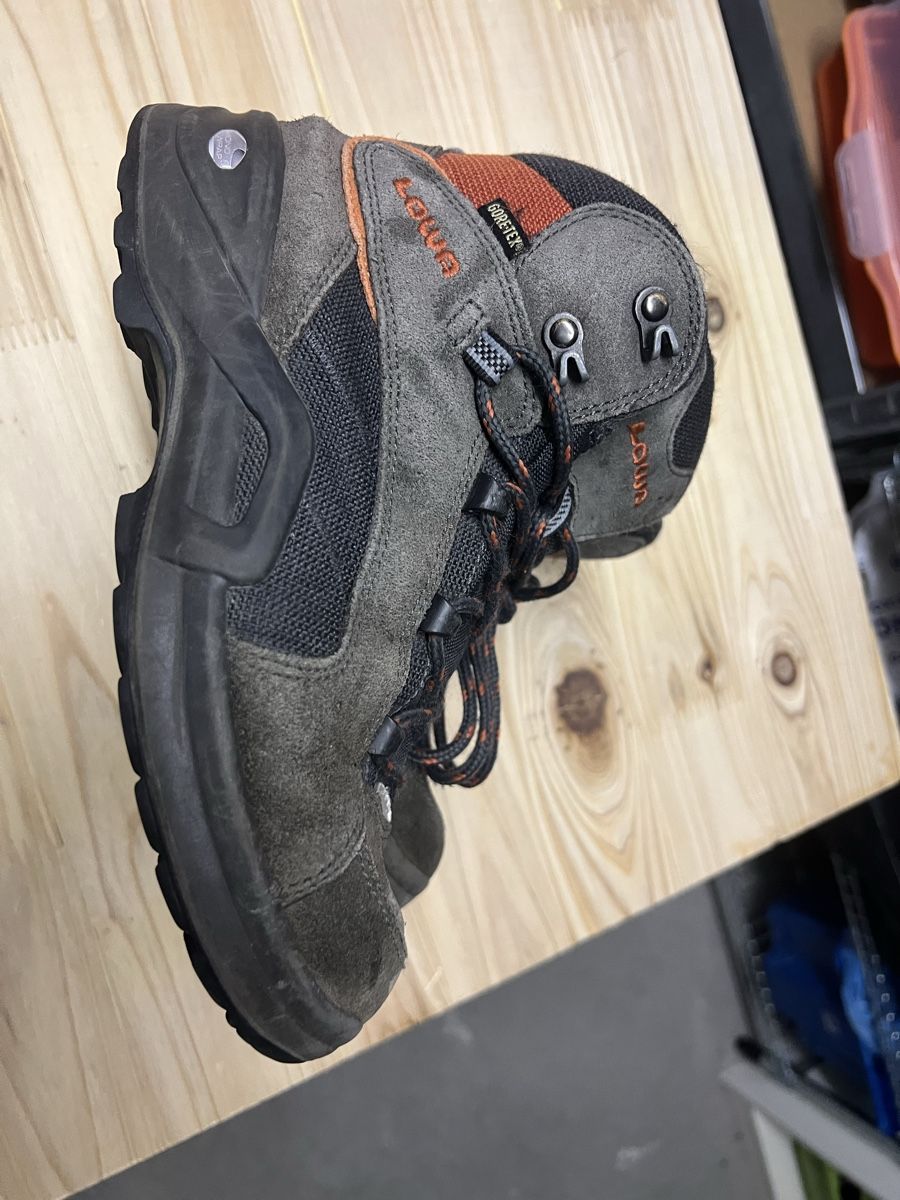 Lowa Scarpe per ragazzi: Lowa Wanderschuh/ Trekkingschuh – Usato da Huenenberg venduto da Zhang72 1