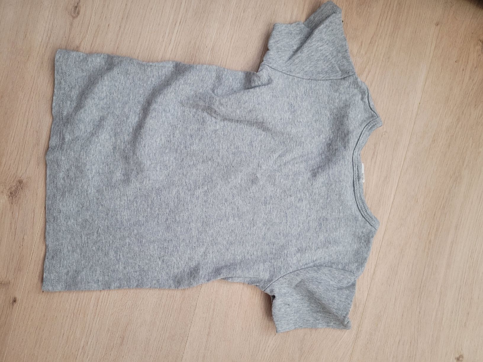 Chemises, T-shirts & Polos: t-shirt Gr. 104 – D'occasion à Lupsingen par sta_wgg5 3