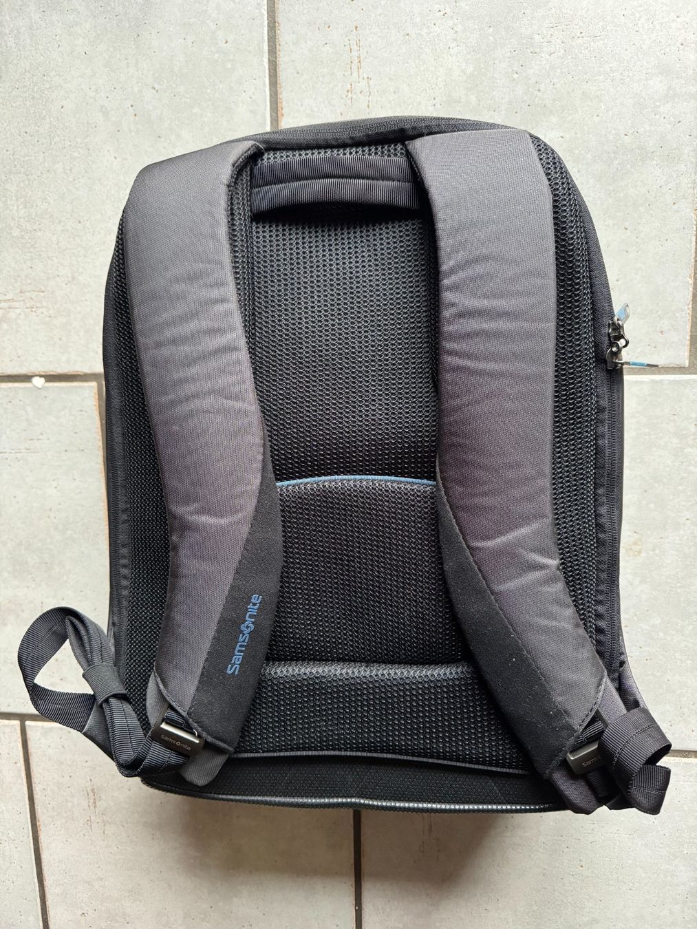 Samsonite Zaini: Samsonite Laptop-Rucksack neuwertig – Nuovo (secondo la descrizione) da Wermatswil venduto da wuhrgais 1