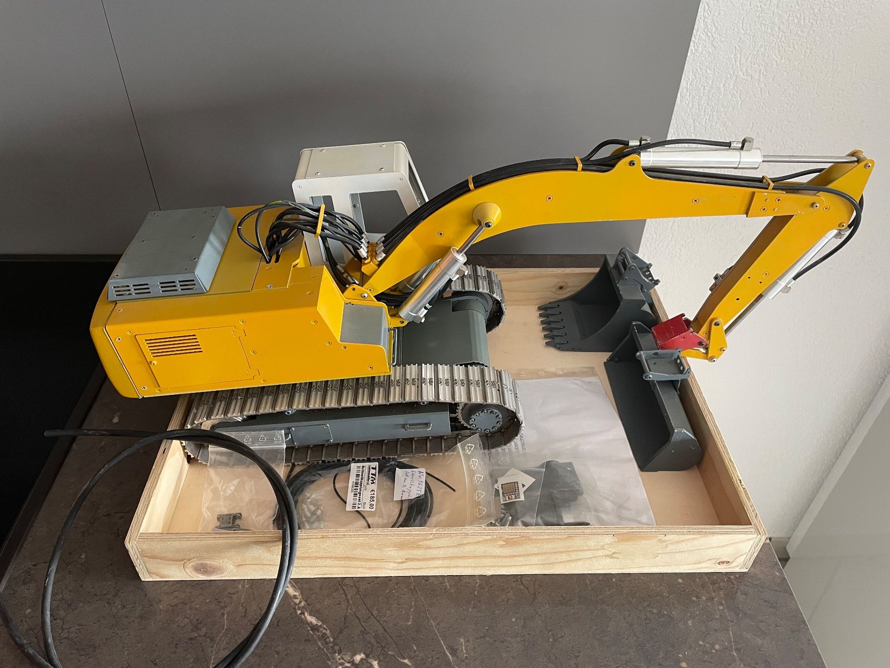 Modellismo RC: Leimbach Stahl Kettenbagger Liebherr 922 RC – Nuovo (secondo la descrizione) da Hauterive NE venduto da eriamch