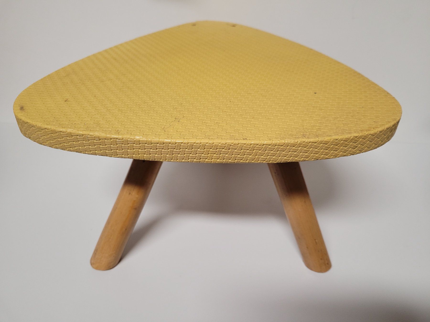 Hocker: Vintage Dreibein - Hocker Blumenhocker – Gebraucht aus Zofingen von Loop_ReSale