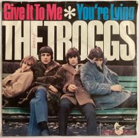 THE TROGGS - GIVE IT TO ME / YOU'RE LYING