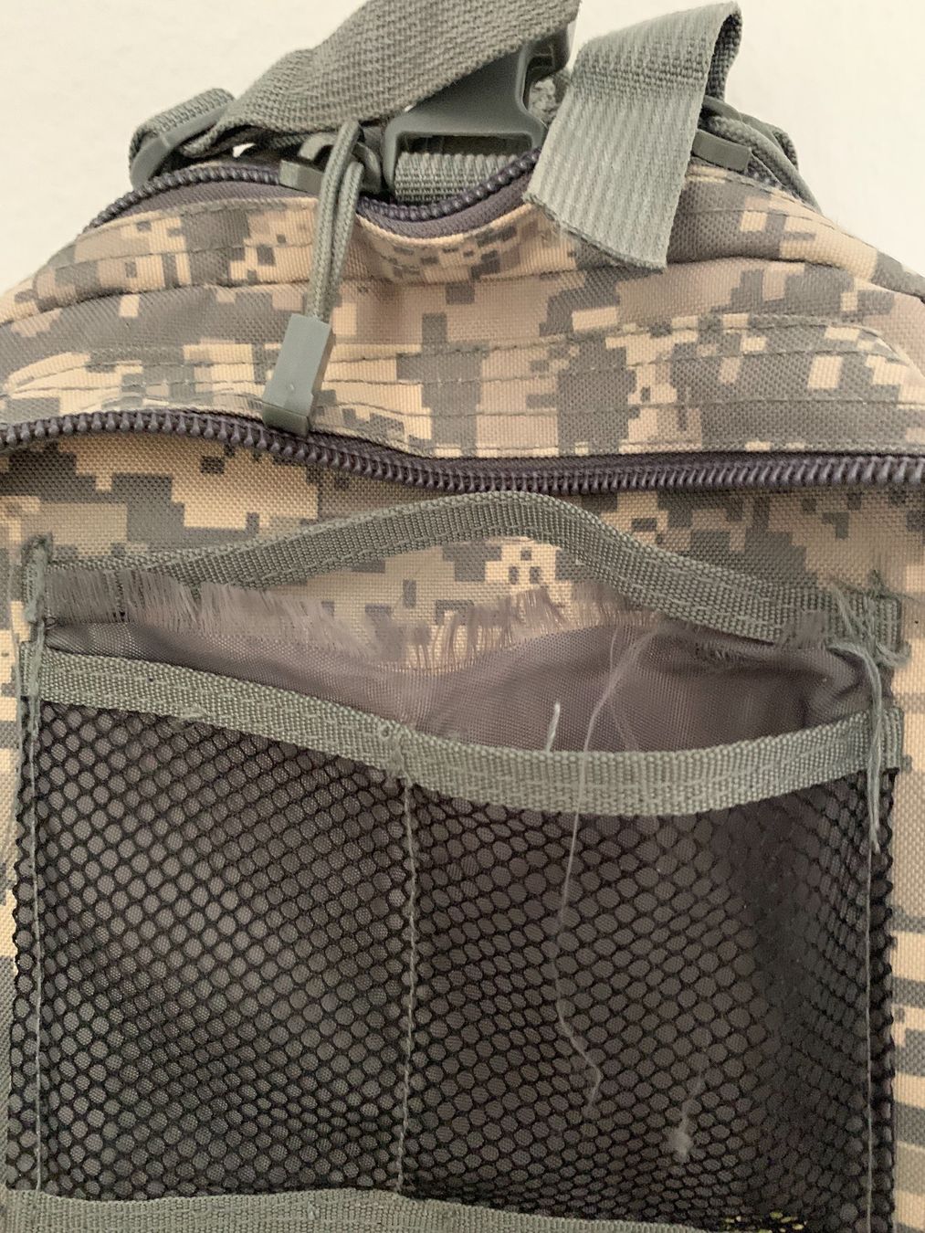 Zaini: Assault Day Pack Rucksack Militär – Usato da Benken SG venduto da tame_impala 6