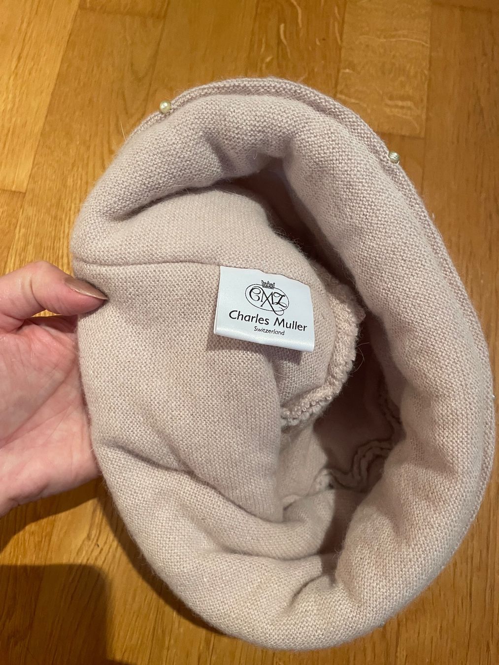 Copricapi, berretti & cappellini: Elegante Wintermütze mit Perlen, beige-rosa – Usato da Münchenstein venduto da nel_57mj 5