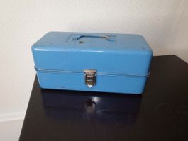 Boîte métal bleu vintage