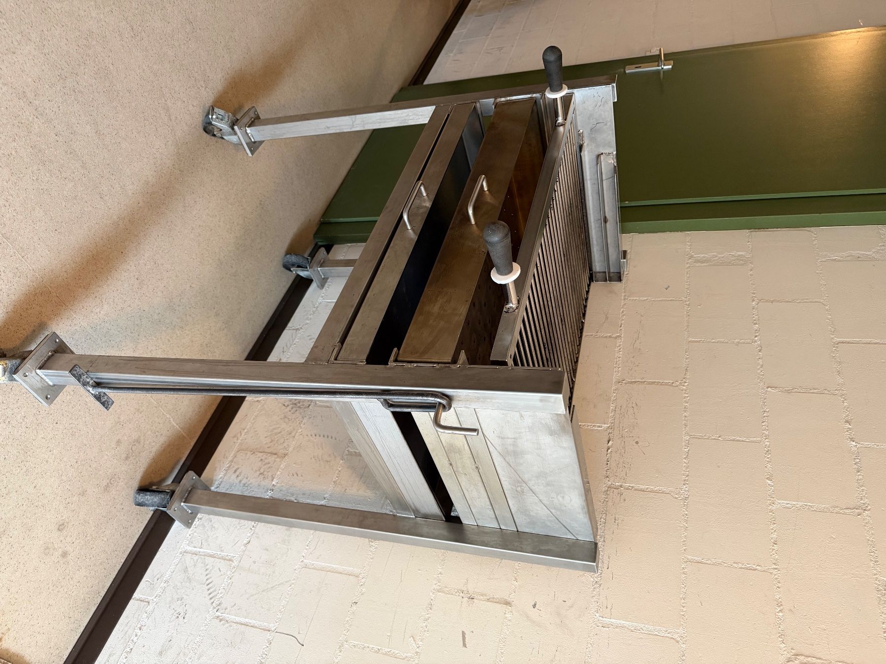 Grills: Profi-Gastro Holzkohle Grill – Gebraucht aus Bremgarten AG von lla_d8qx 7