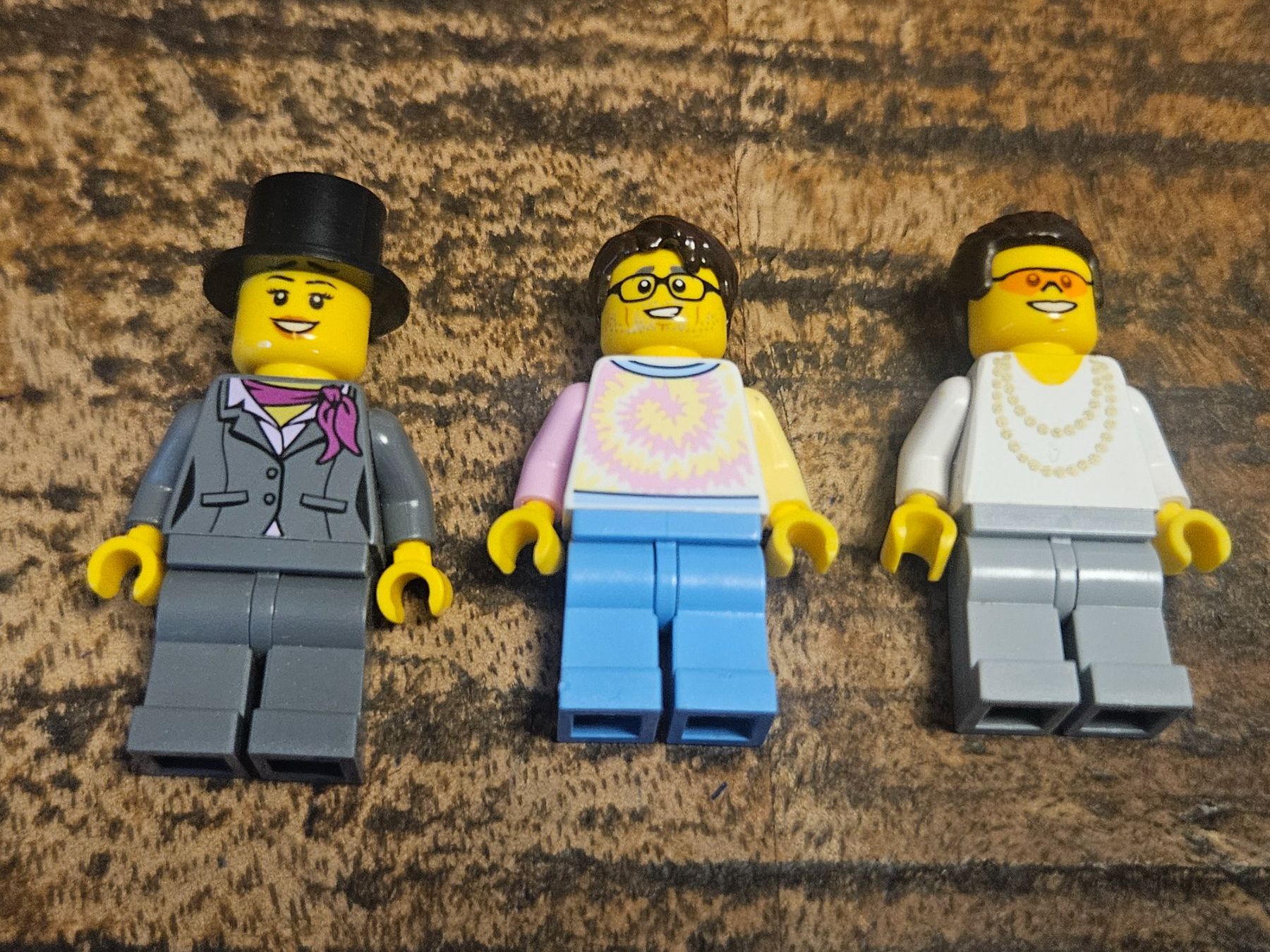 Lego Kit di costruzioni: lego lot de 3 figurines – Usato da Confignon venduto da Ecrofigs