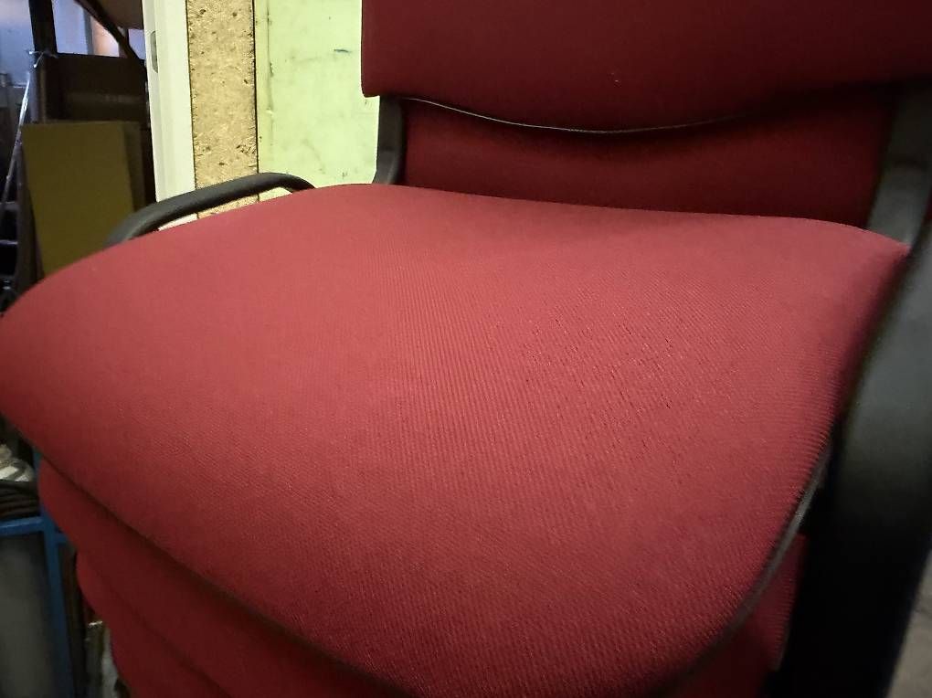 Stühle: 12 Stk neue Stapelstuhl ISO Basic , bordeaux – Neu (gemäss Beschreibung) aus Necker von liq24 2