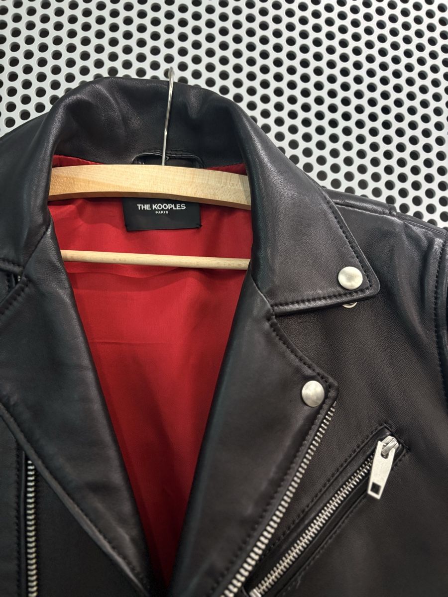 Kooples Jacken: The Kooples Leather Biker Jacket with Red Lining – Neu (gemäss Beschreibung) aus Epalinges von May_seller 1