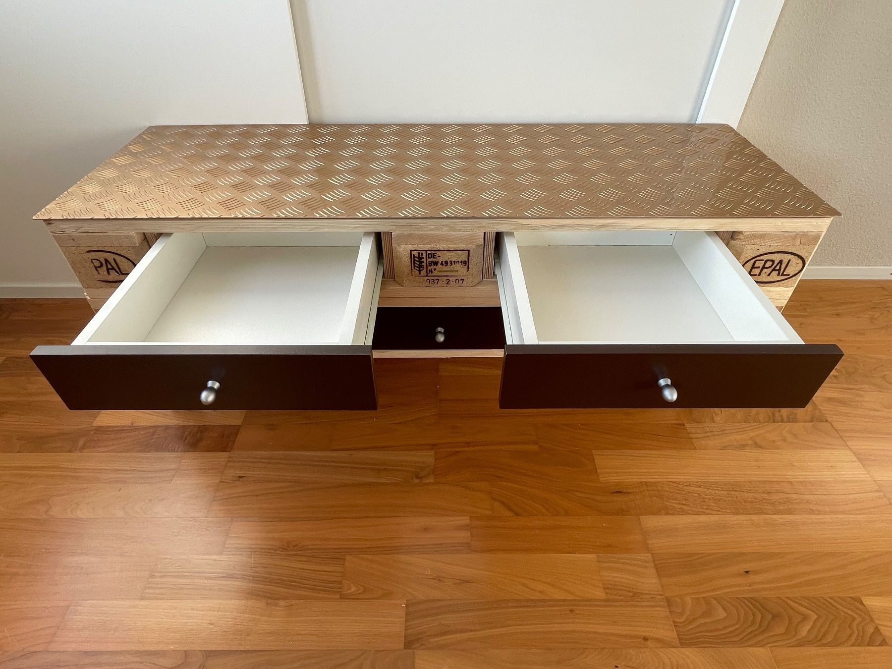 Pallets: TV Möbel / Sideboard aus Palette – Nuovo (secondo la descrizione) da Dübendorf venduto da Airplane 2