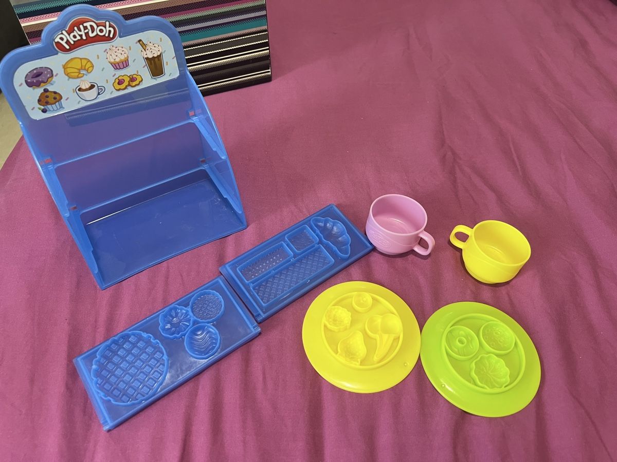 Play-Doh Giocattoli: Play-Doh Bäckerei /Café Set – Usato da Hasliberg Goldern venduto da Mejolo 2