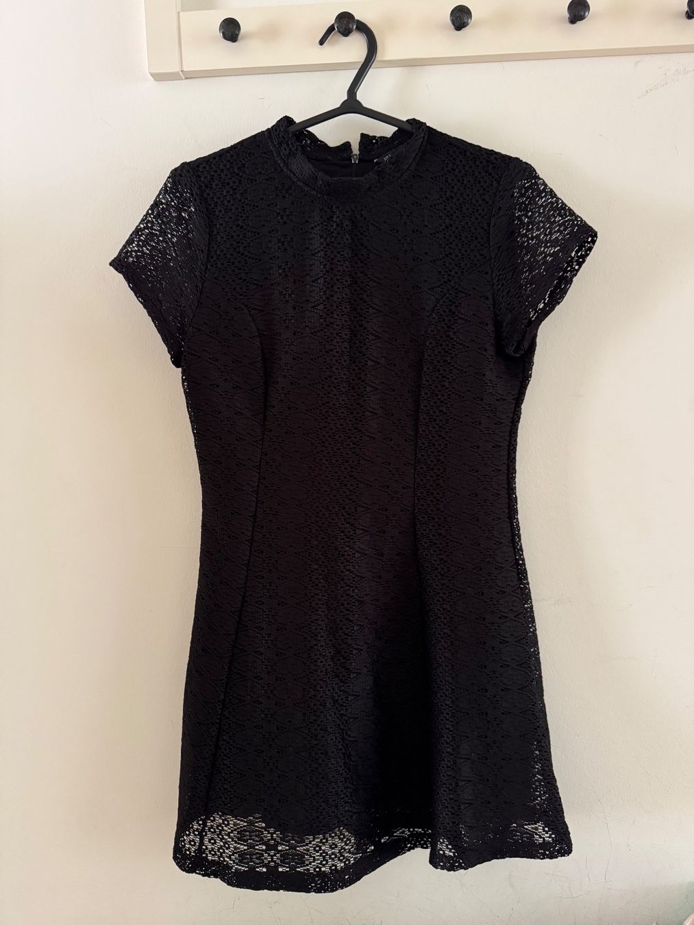 Zara Vestiti: Schwarzes Spitzenkleid - elegant & festlich – Usato da Basel venduto da Ma_2307
