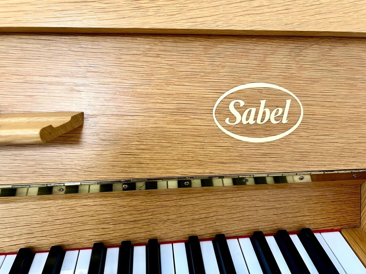 Strumenti musicali: Klavier Sabel mit Hocker sehr gut erhalten – Usato da Dornach venduto da atg_8sw9 3