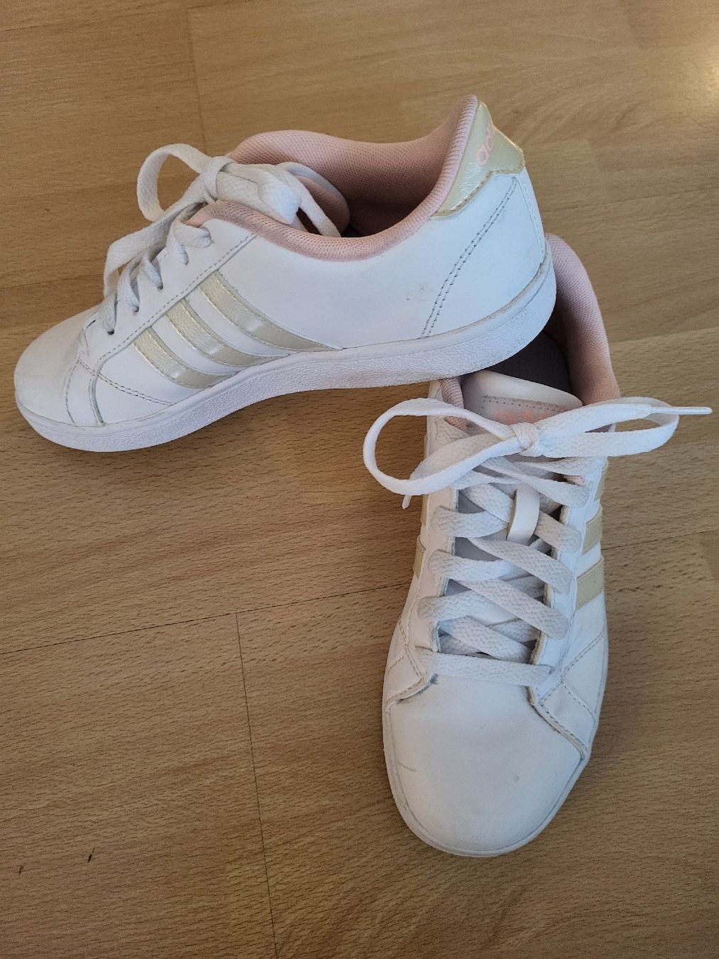 Scarpe da donna: adidas schuhe – Usato da Chur venduto da Pala91