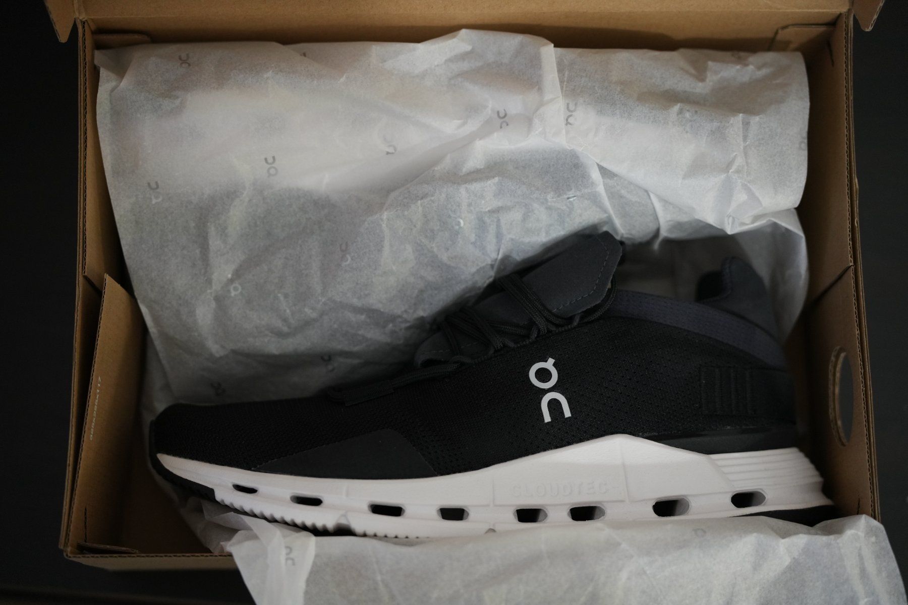 On Scarpe da uomo: On Cloudnova Sneaker - EU 41 - NEW – Nuovo e nell'imballaggio originale da Neuchâtel venduto da yan_lq56