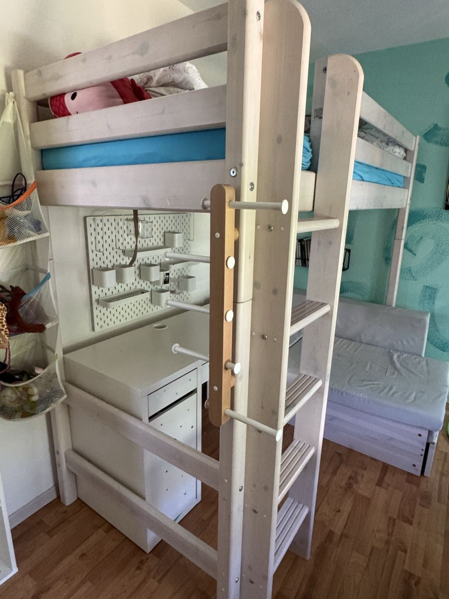 Betten: FLEXA Hochbett mit Schreibtisch & Schlafsofa – Gebraucht aus Geroldswil von Singha4 1