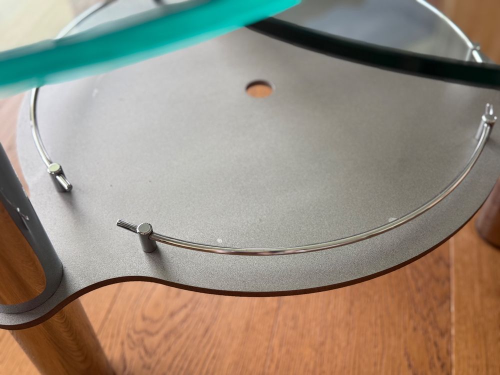 Tables: Moderner Glascouchtisch, Dreibein Design – D'occasion à Kloten par Nad81 4