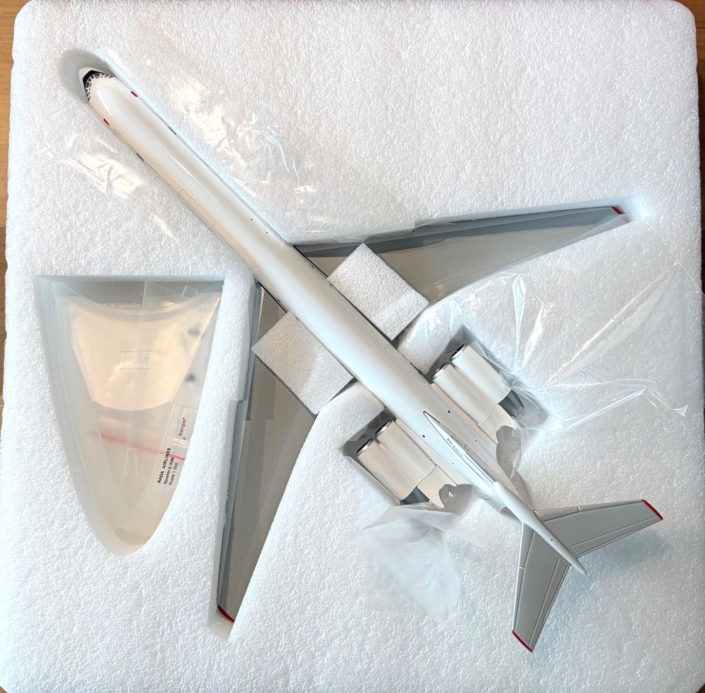 Ilyushin IL-62 Rada Airlines 1/200 Metallmodell - Herpa (Neu (gemäss ...