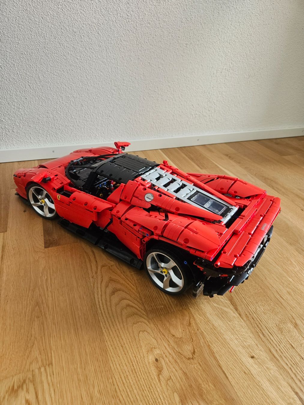 Lego Baukästen: Lego Technic Ferrari Daytona 42143 – Gebraucht aus Rüti ZH von Komperdell 2