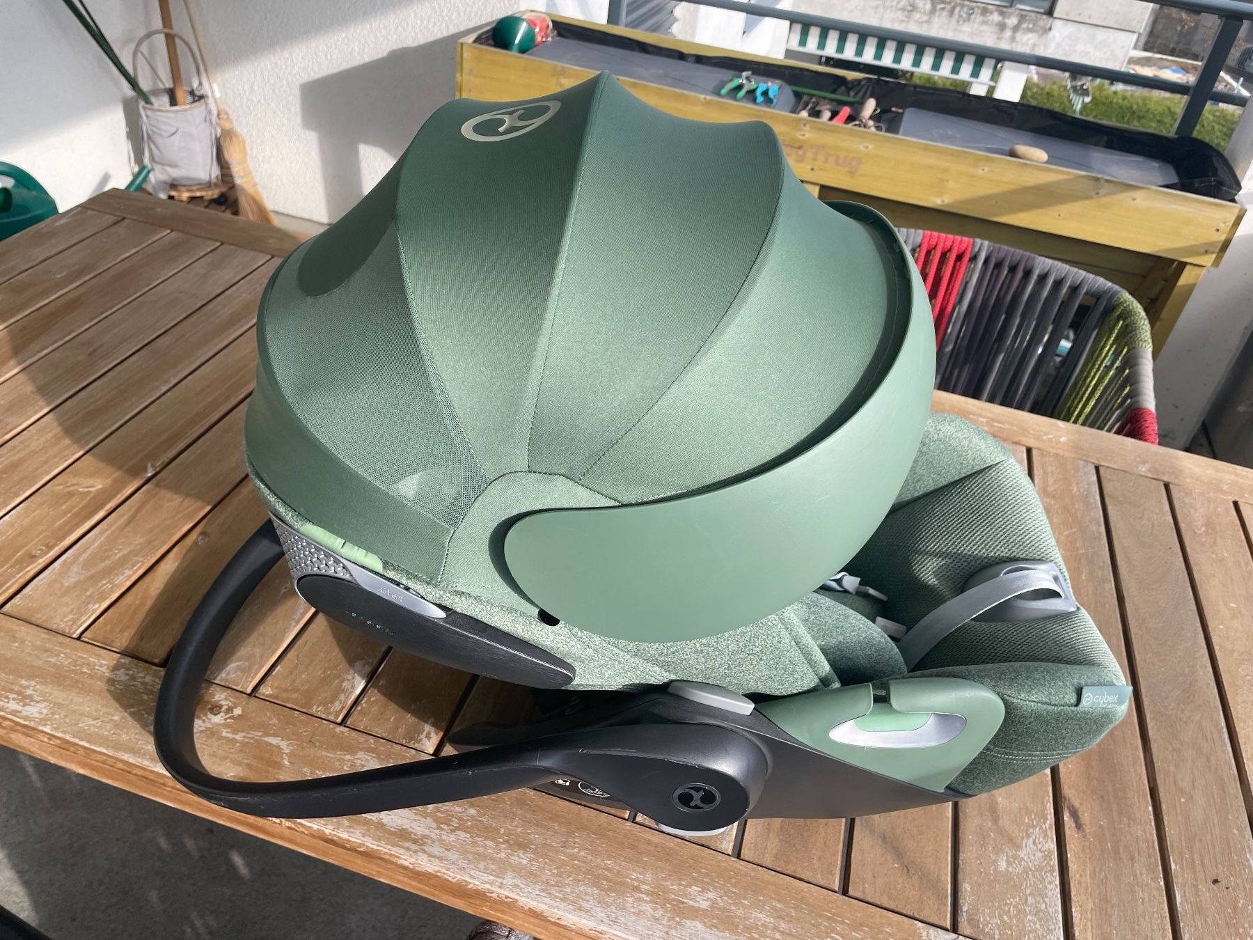 Cybex Seggiolini per auto: Babyschale Cybex Cloud T / Farbe leaf green – Usato da Rotkreuz venduto da Rajah 1
