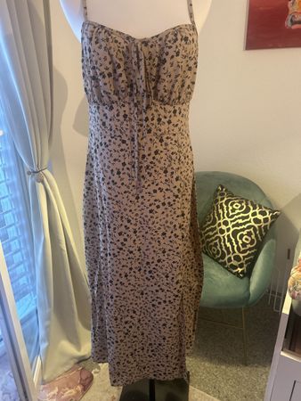 Sommerliches Maxikleid mit Blumenmuster, Grösse M