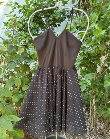 Robe d'été N.Staff noire à pois, taille M - Élégante!
