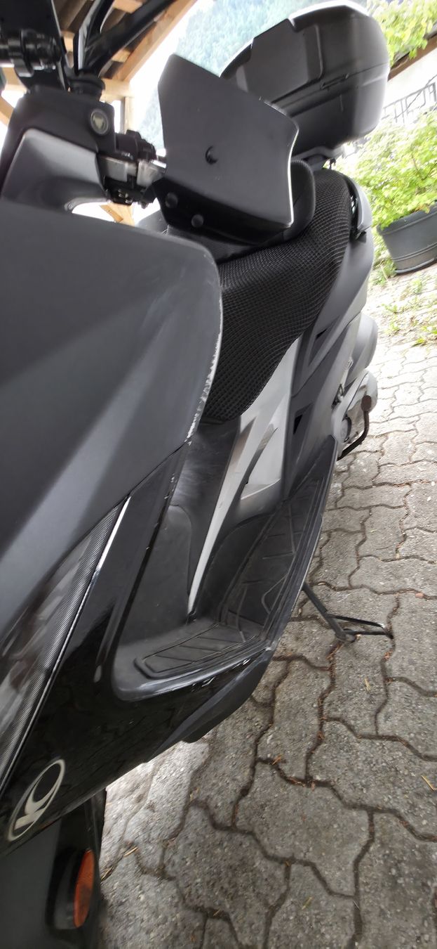 Kymco Scooters: Kymco Xciting 400i – D'occasion à Chur par Samlim