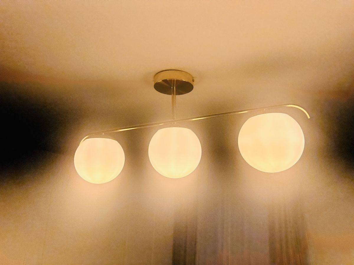 Lampadari & plafoniere: Retro Deckenlampe mit 3 Glaskugeln, Top Zustand! – Usato da Ehrikon venduto da mar_m7vm 1