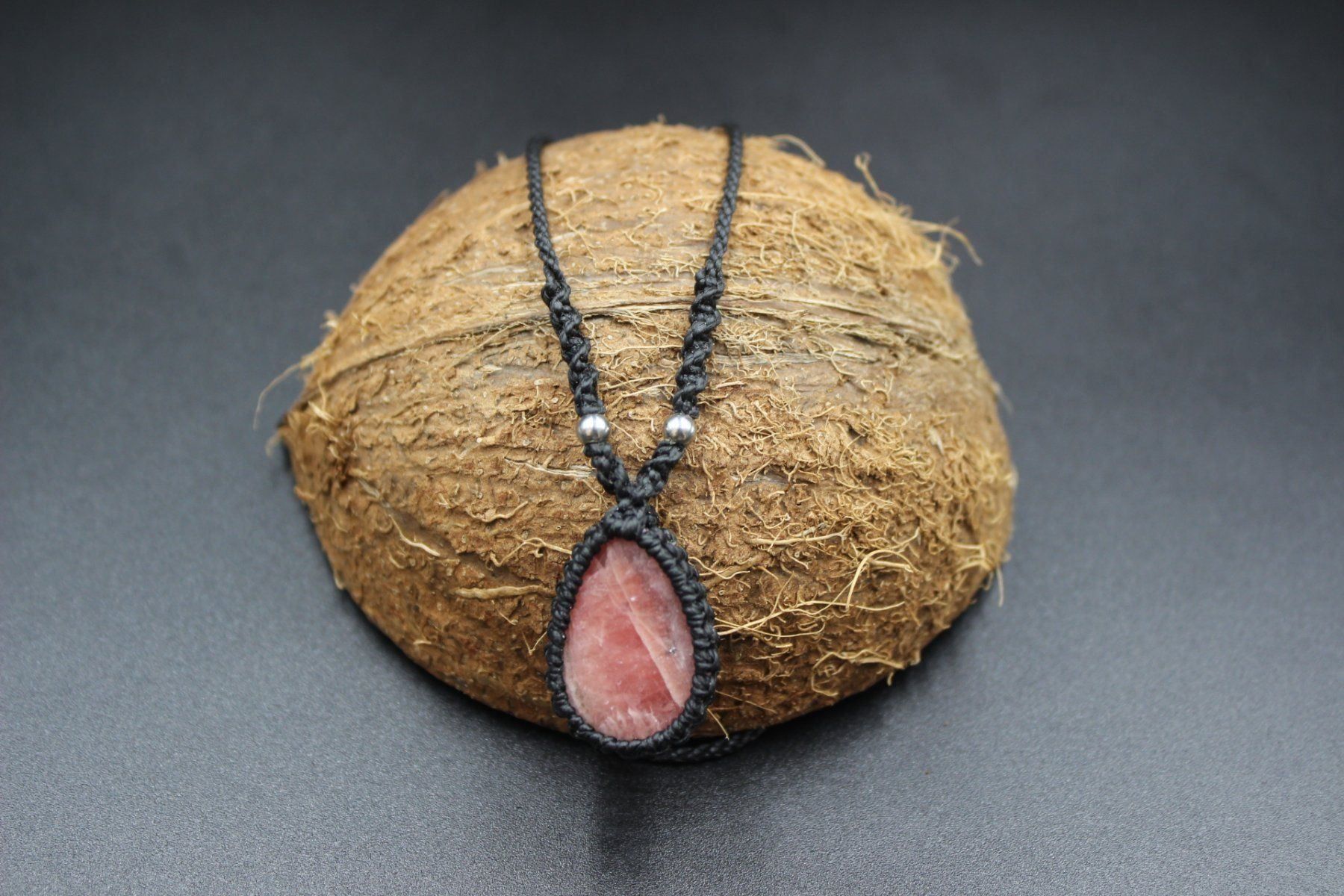 Catenine: Rhodochrosit Kette aus Makramee – Nuovo e nell'imballaggio originale da Zürich venduto da MEVAS-Schmuck