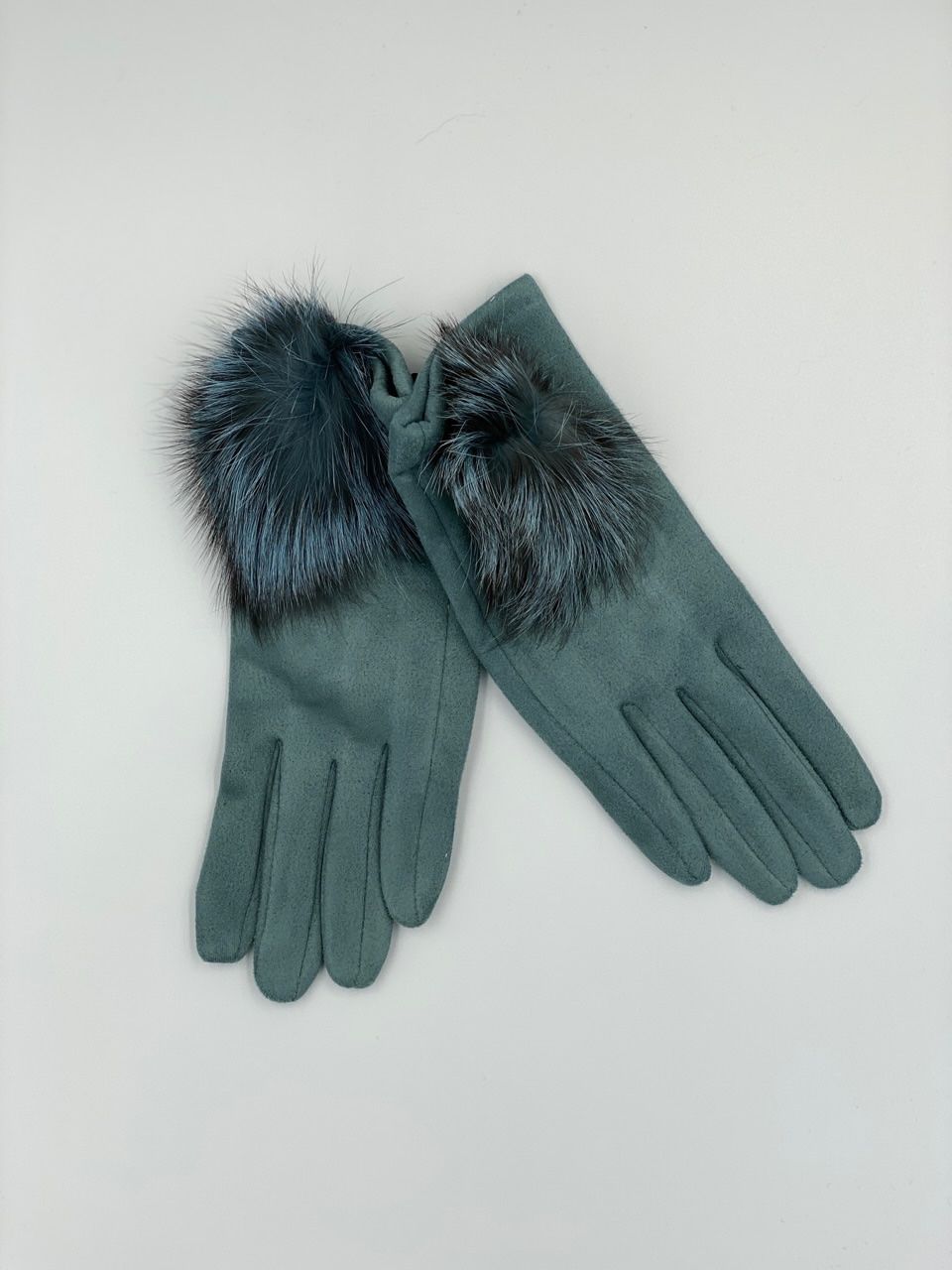 Handschuhe & Handstulpen: Handschuh mit Pompon "Hellblau" – Neu und originalverpackt aus Bülach von DuffyFashionAvenue
