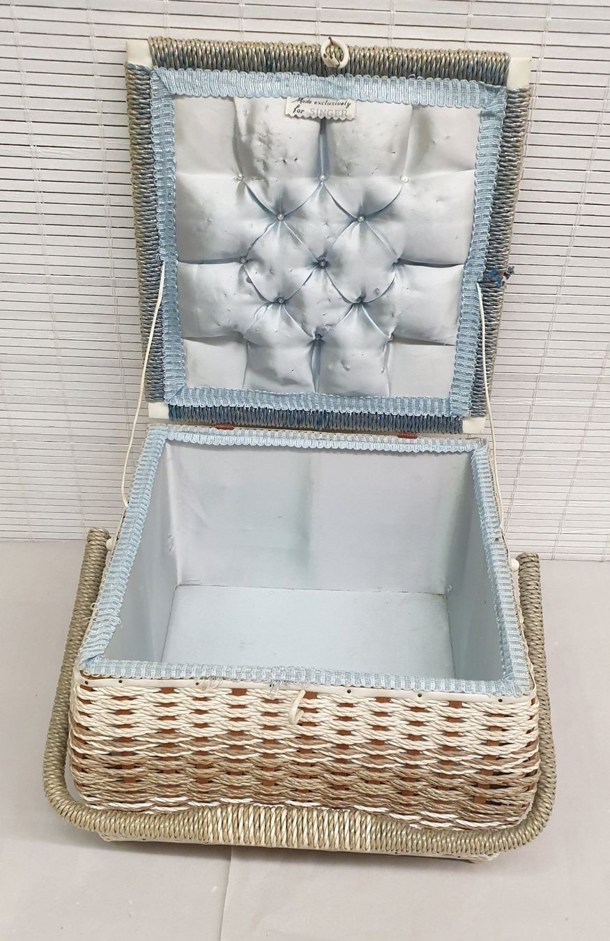 Altro in Bricolage: Nähkästchen Made exclusively for Singer – Usato da Emmen venduto da magelan 1