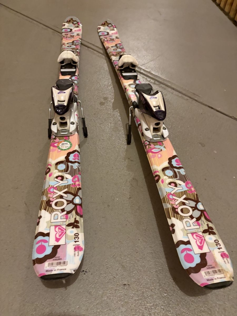 Roxy Sci: Roxy Skis 130cm with Bindings - Winter Fun Ready! – Usato da steinhausen venduto da blockfr 4