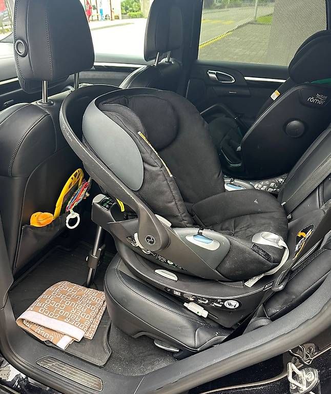 Cybex Seggiolini per auto: Cybex Cloud I-Size Kindersitz Maxi Cosi Black inkl. Base – Usato da Horgen venduto da raphaelamld 2