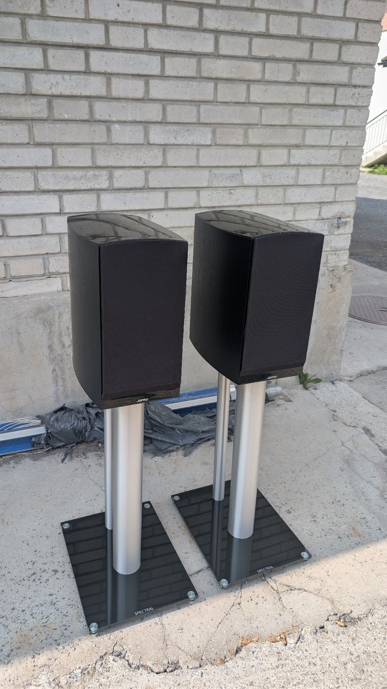 Jamo Casse acustiche: Jamo C803 Regallautsprecher mit Spectral Ständer – Usato da Unterägeri venduto da KrishnaT