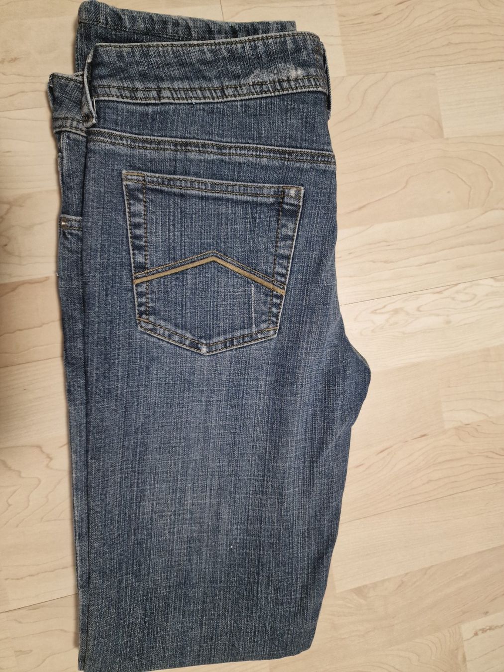 Armani Jeans: Schöne Armani Jeans Grösse 26 – Nuovo (secondo la descrizione) da Knonau venduto da nicdorf 7