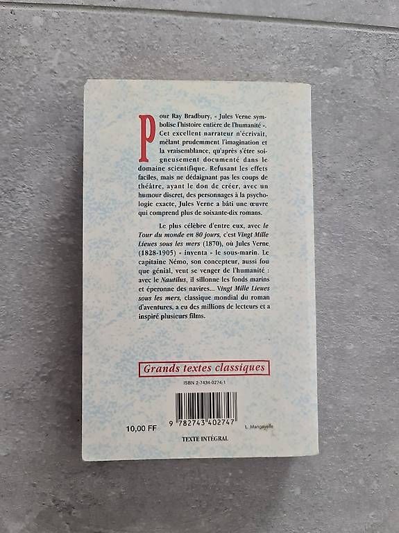 Libri: Vingt mille lieues sous les mers  – Usato da L'Orient venduto da eug_pqj5 1