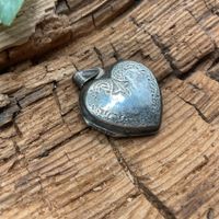Herzmedaillon, Sterlingsilber mit Muster