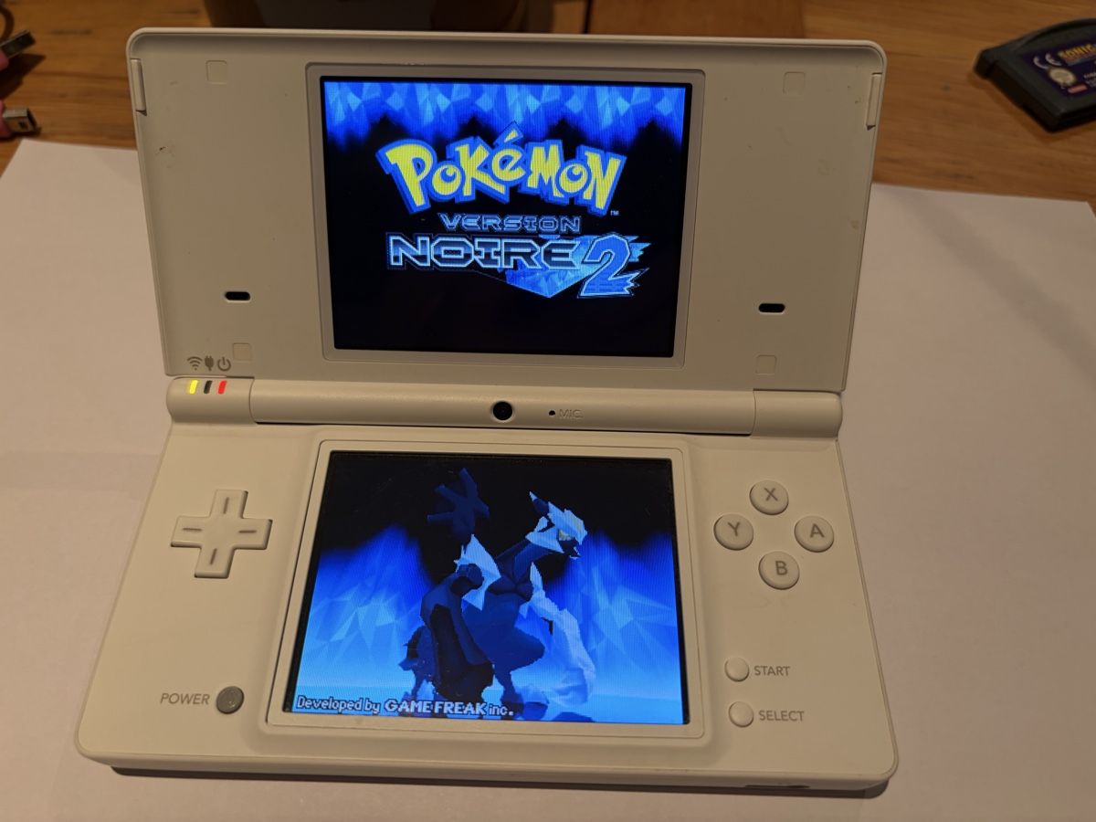 Nintendo Console: Nintendo DSi en édition limitée Pokémon Reshiram & Zekrom – Usato da Echallens venduto da JAR69 5