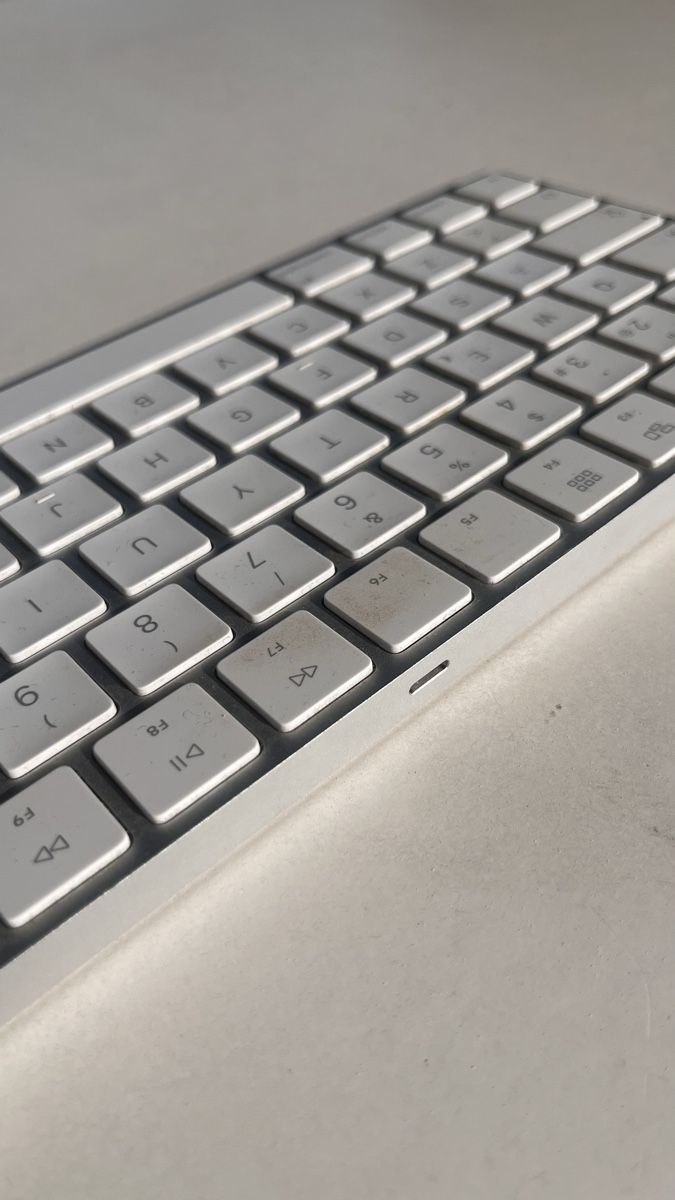 Apple Tastiere: Clavier Apple Magic Keyboard - État impeccable! – Usato da Givisiez venduto da ch.ch. 5