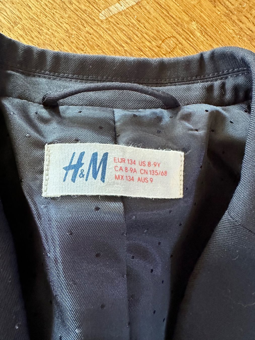 H&M Completi: Anzug Kinder H&M Grösse 134 – Usato da Niederbüren venduto da Hudi_1974 4