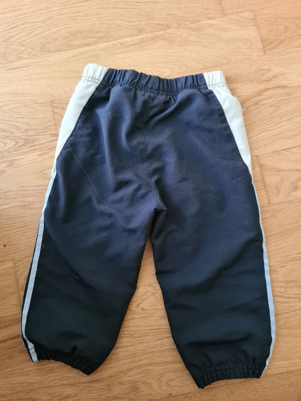 Adidas Pantaloni: Kinder Trainingshose Adidas Grösse 86 – Usato da Horw venduto da Mirii91 1