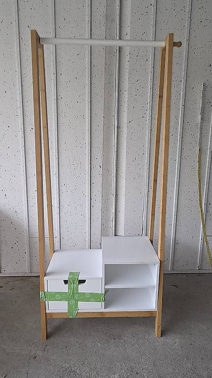 Garderobe: Garderobe mit Kleiderstange – Gebraucht aus Balsthal von emotion99