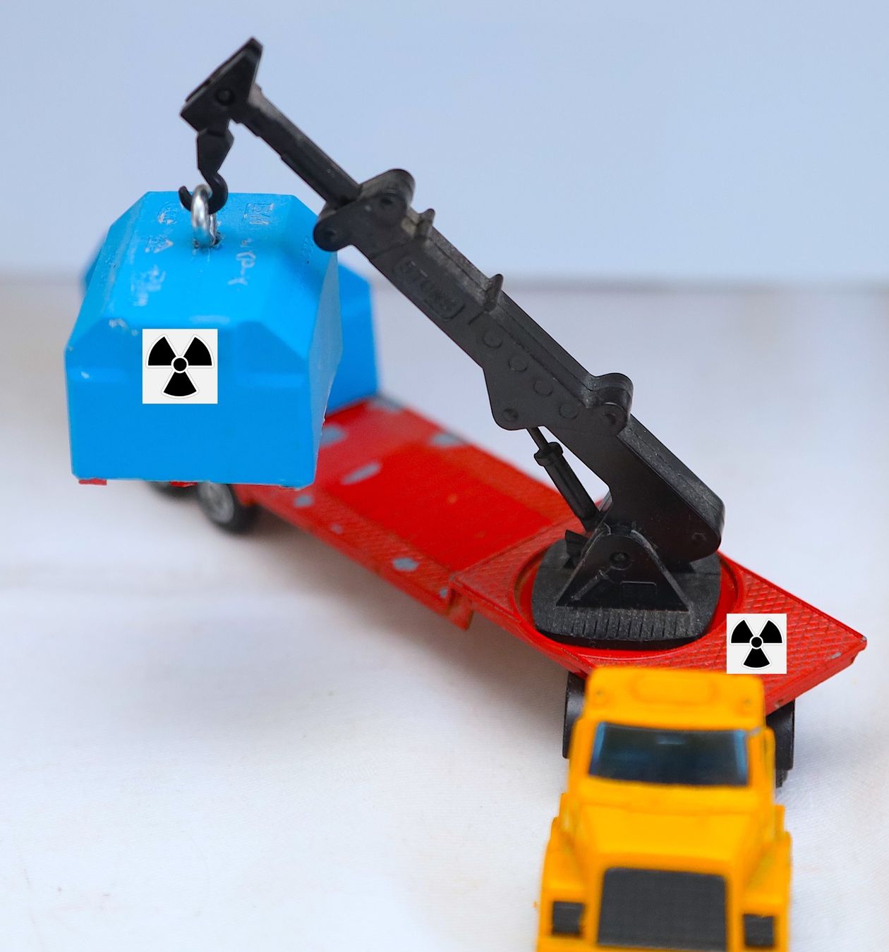 Matchbox Modellbausätze & Standmodelle: KENWORTH ZUGMASCHINE+KRANENAUFLEGER+2 ATOMContainer 1:87 – Gebraucht aus Ipsach von Merlux 4