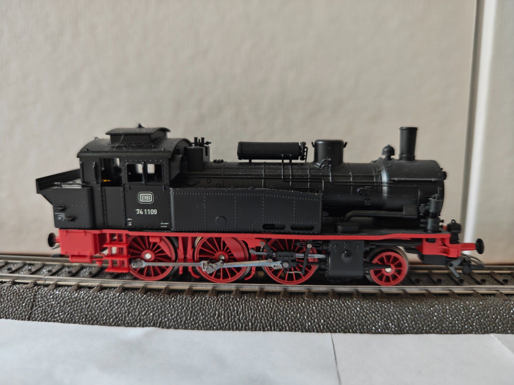 Märklin Modellini di ferrovie: Märklin DB BR 74 digital – Usato da Bern venduto da JGBahn