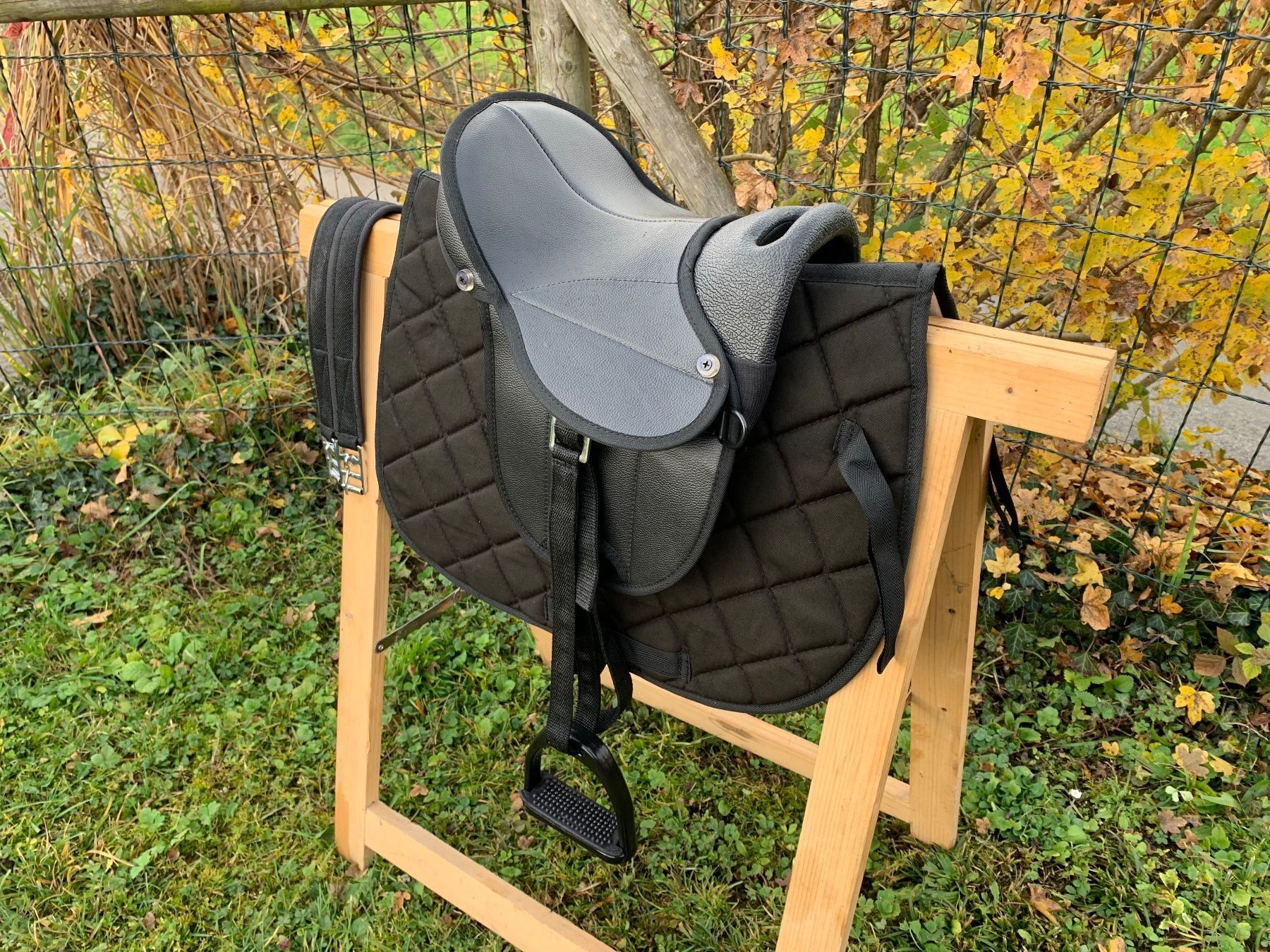 Selle & Accessori: schönes schwarzes Ponysätteli – Usato da Feldbach venduto da Fea1 4
