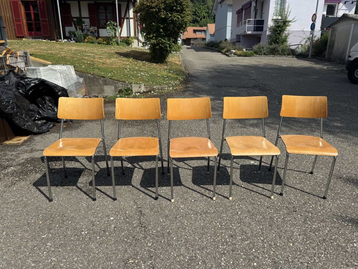 Stühle: 5 Vintage Stühle ab 1.-  – Gebraucht aus Grenchen von Design-Outlet