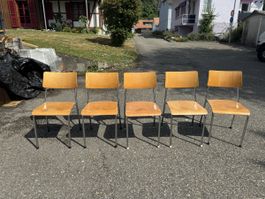5 Vintage Stühle ab 1.- 