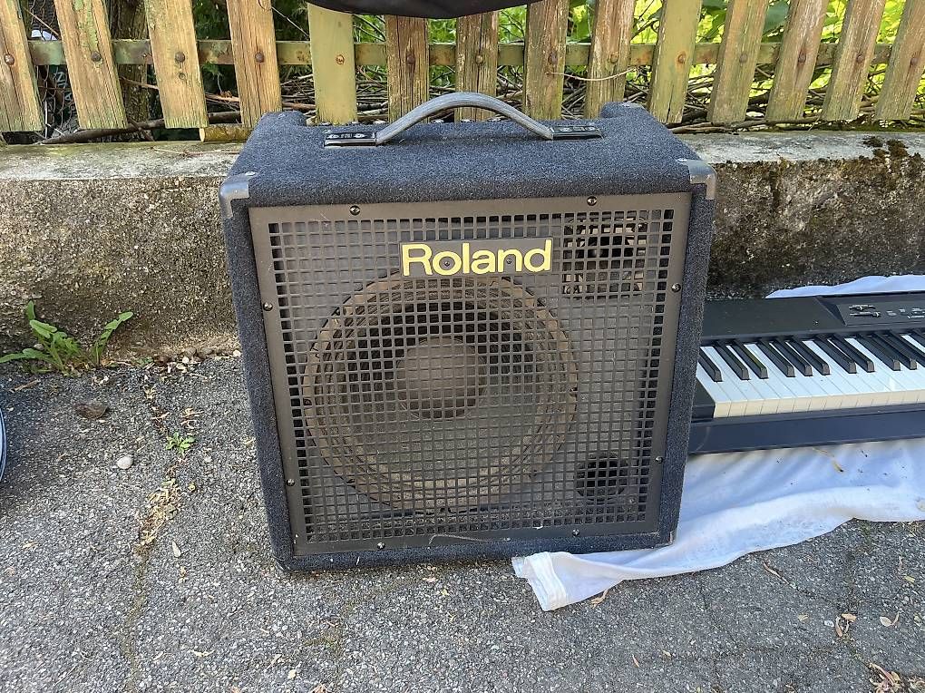 Strumenti musicali: Roland STEREO MIXING KEYBOARD AMPLIFIER KC-300 – Usato da Münchenstein venduto da femke_lammers