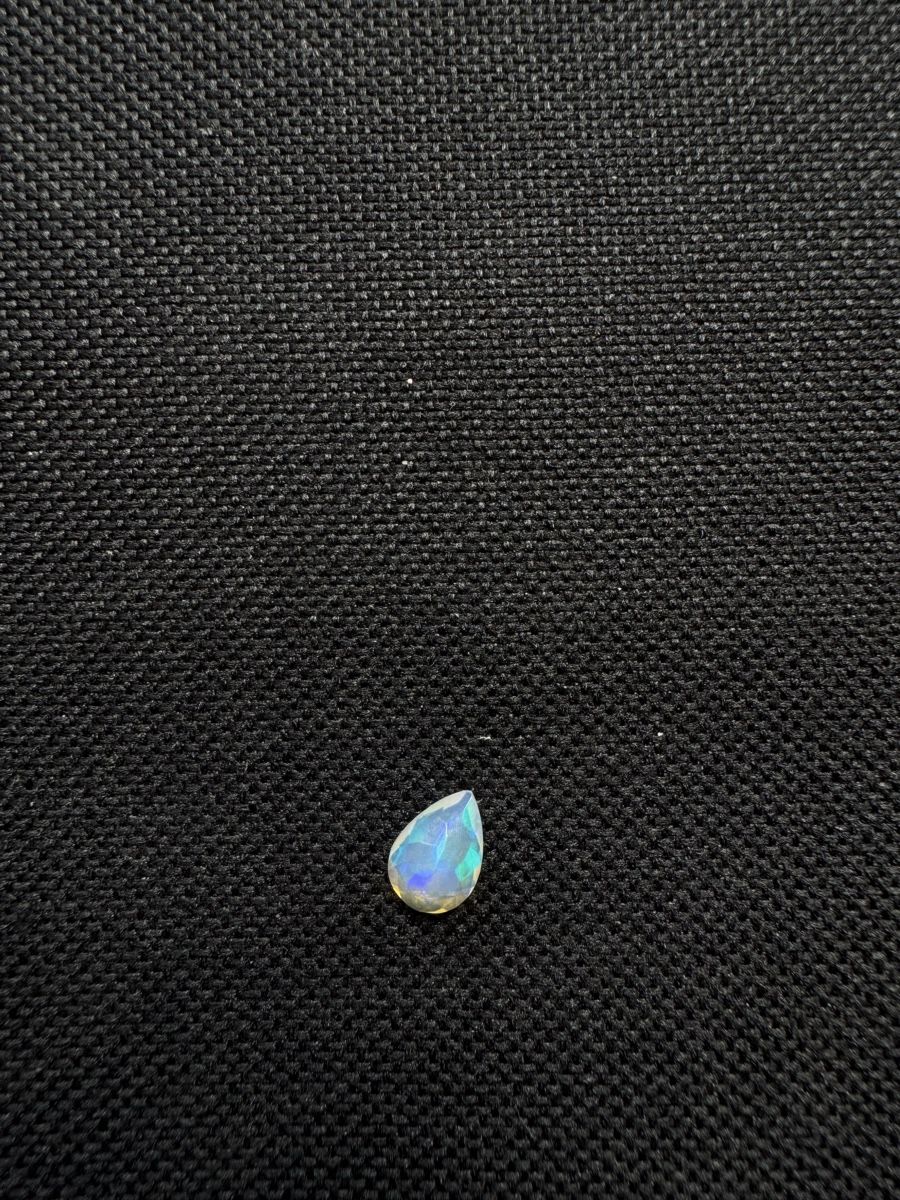 Edelsteine: Äthiopischer Opal 0.95 ct – Neu und originalverpackt aus Wängi von Horus90